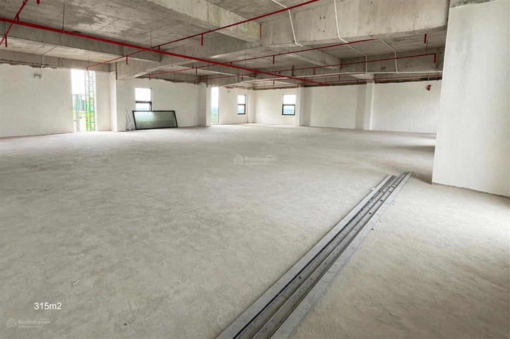 Mặt bằng văn phòng 315m2  bàn giao thô  vsip 1  free pql lên đến 9 tháng