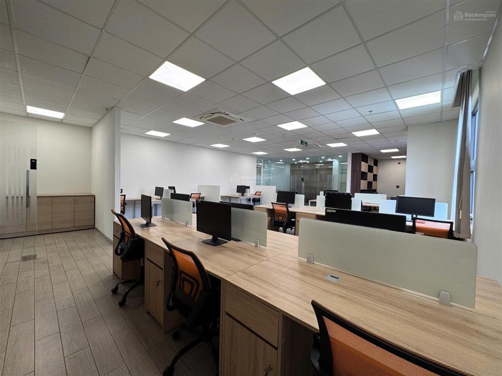 Mặt bằng văn phòng 315m2  sẵn máy lạnh  free pql lên đến 9 tháng  vsip 1