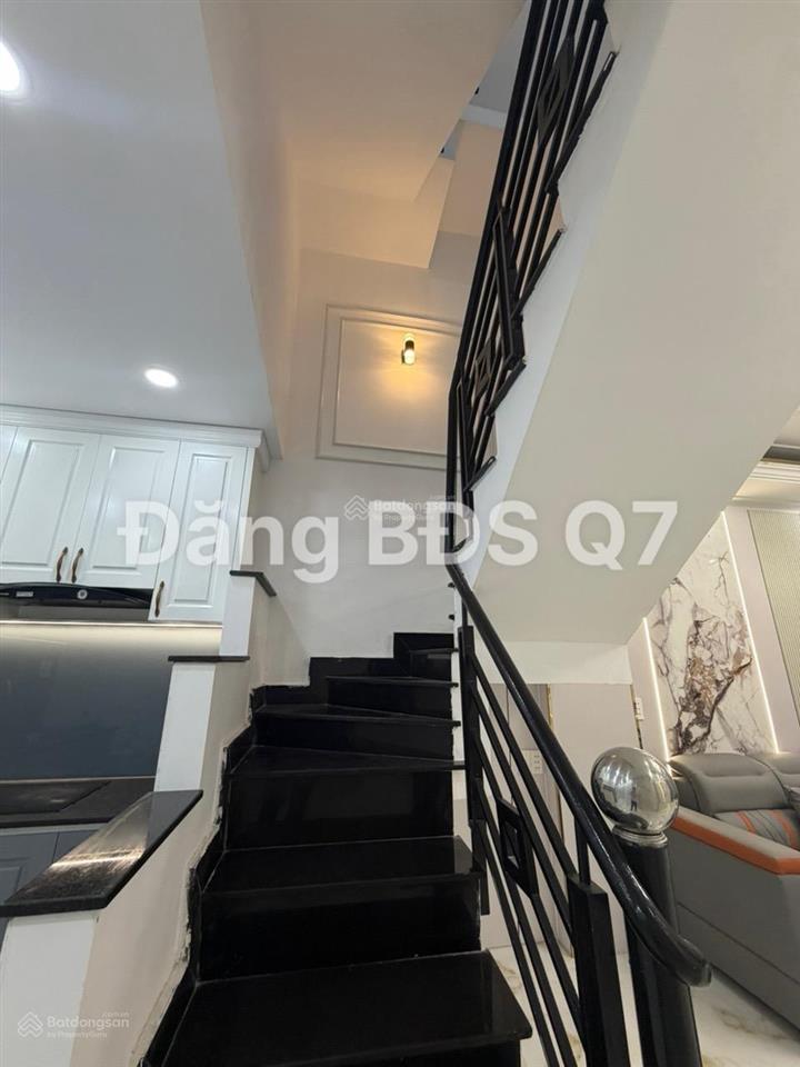 Quận 7 bán nhà 3 tầng 90m2 sàn  xe hơi tới cách nhà vài bước  trục bùi văn ba  giá 4.86 tỷ.