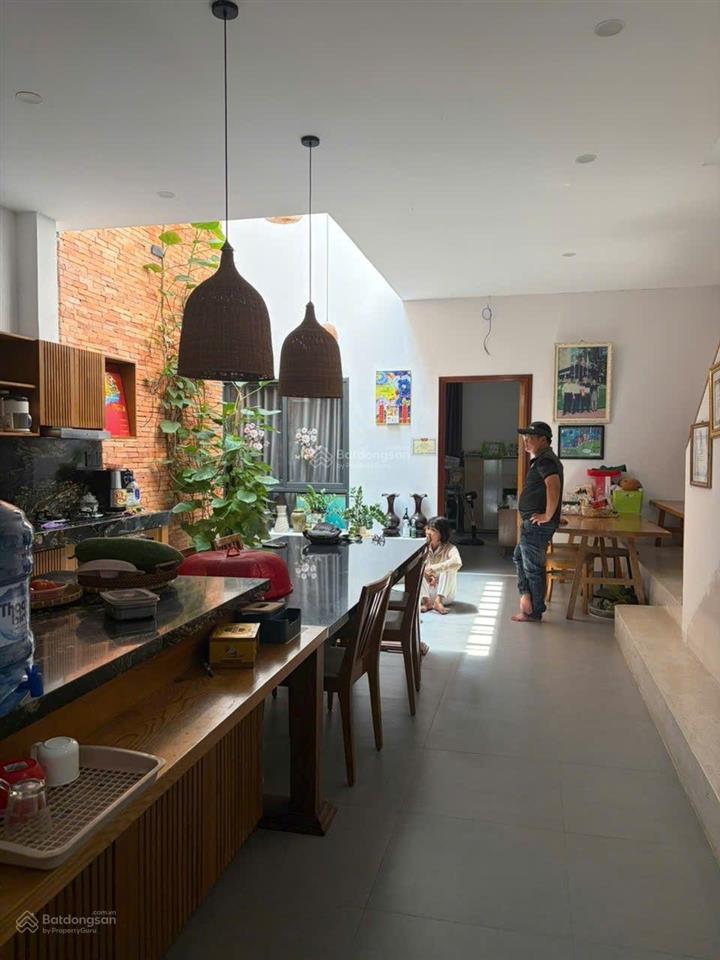 Bán nhà 2 tầng 144m2 3 pn đẹp full nt giá rẽ