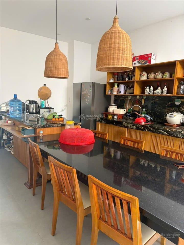 Bán nhà 2 tầng 144m2 3 pn đẹp full nt giá rẽ