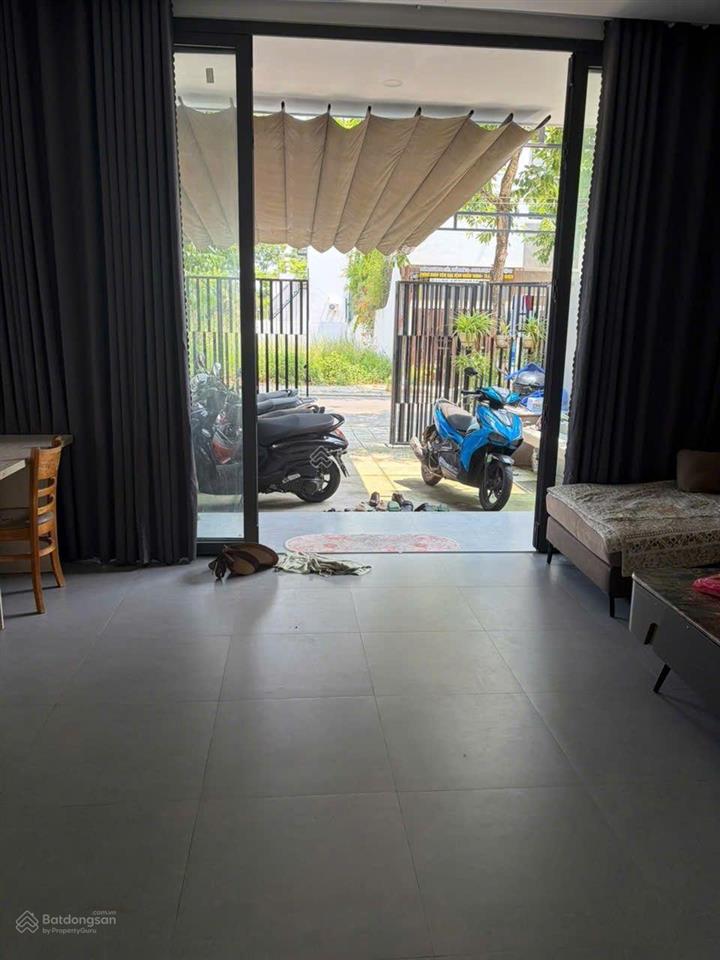 Bán nhà 2 tầng 144m2 3 pn đẹp full nt giá rẽ