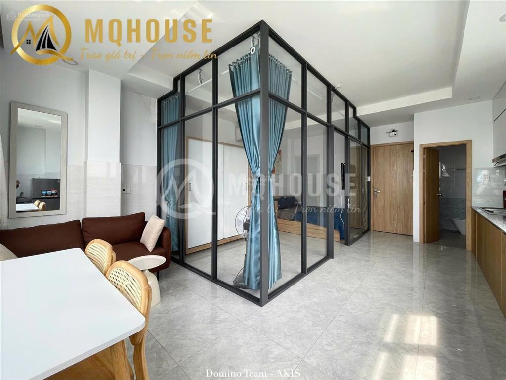 Căn hộ 1pn nhiều cửa kính view toàn thành phố  trang bị giặt riêng tiện lợi ngay trần não