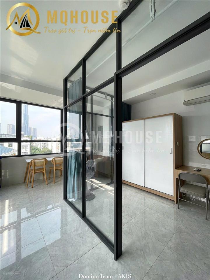 Căn hộ 1pn nhiều cửa kính view toàn thành phố  trang bị giặt riêng tiện lợi ngay trần não