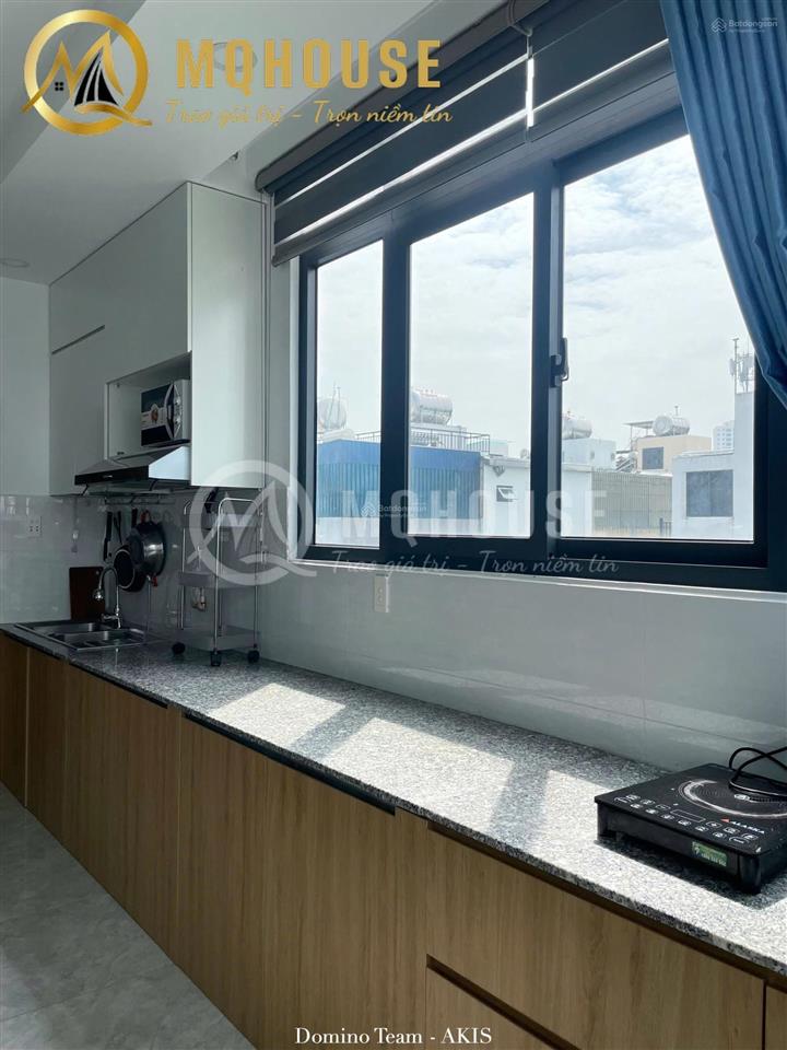 Căn hộ 1pn nhiều cửa kính view toàn thành phố  trang bị giặt riêng tiện lợi ngay trần não