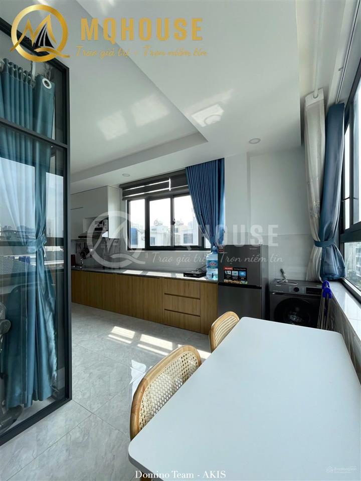 Căn hộ 1pn nhiều cửa kính view toàn thành phố  trang bị giặt riêng tiện lợi ngay trần não