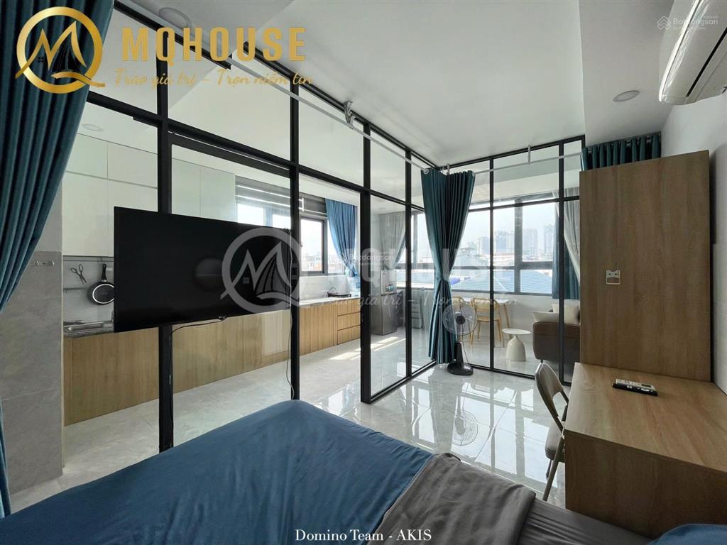 Căn hộ 1pn nhiều cửa kính view toàn thành phố  trang bị giặt riêng tiện lợi ngay trần não