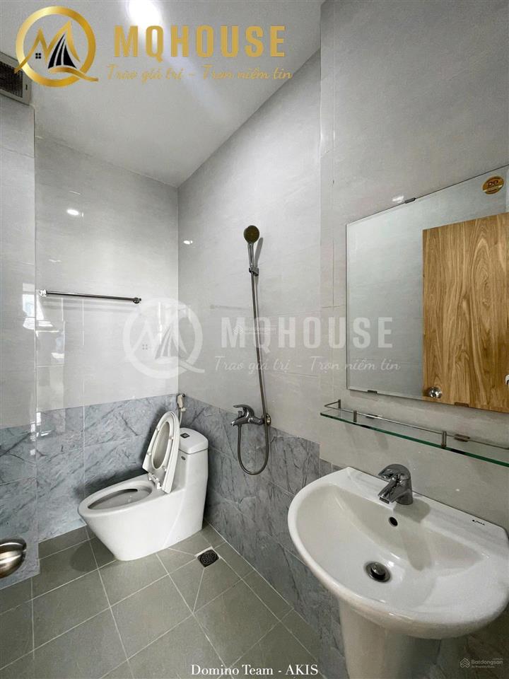 Căn hộ 1pn nhiều cửa kính view toàn thành phố  trang bị giặt riêng tiện lợi ngay trần não