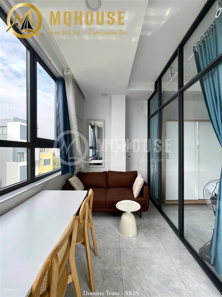 Căn hộ 1pn nhiều cửa kính view toàn thành phố  trang bị giặt riêng tiện lợi ngay trần não