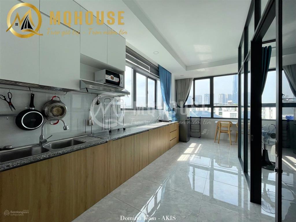 Căn hộ 1pn nhiều cửa kính view toàn thành phố  trang bị giặt riêng tiện lợi ngay trần não