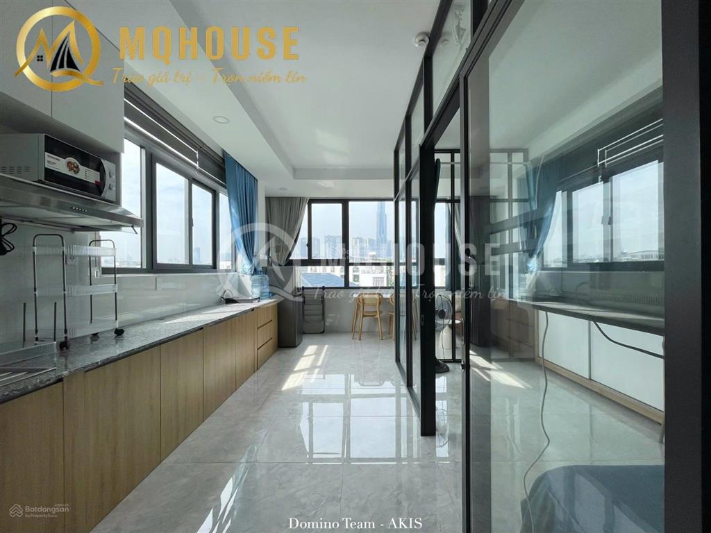 Căn hộ 1pn nhiều cửa kính view toàn thành phố  trang bị giặt riêng tiện lợi ngay trần não
