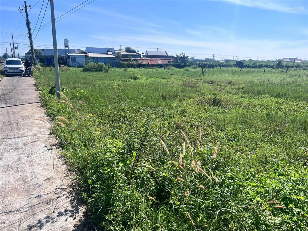 Bán gấp lô đất 630 m2 có 200m2 thổ cư trung tâm phường hàm thắng