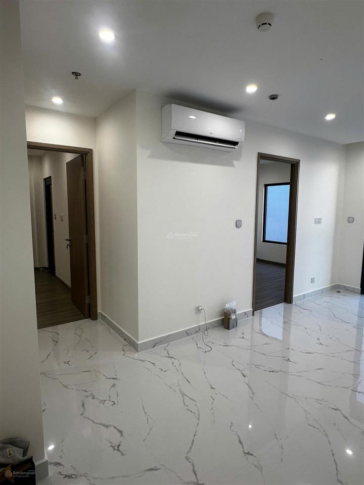 Cho thuê 2pn 2wc bs9 tầng 33 giá tốt
