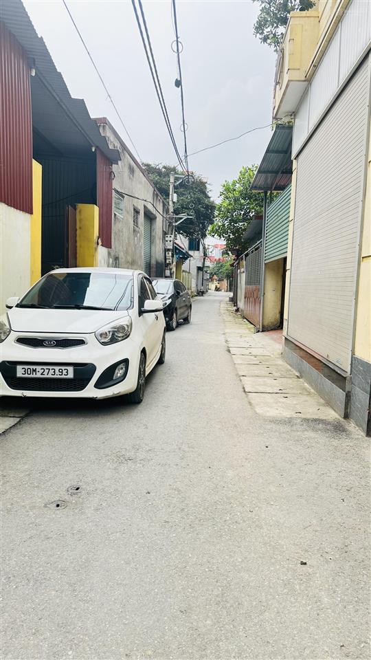 Lô góc 2 mặt đường ô tô 7 chỗ vào đất do thượng tiền phong mê linh