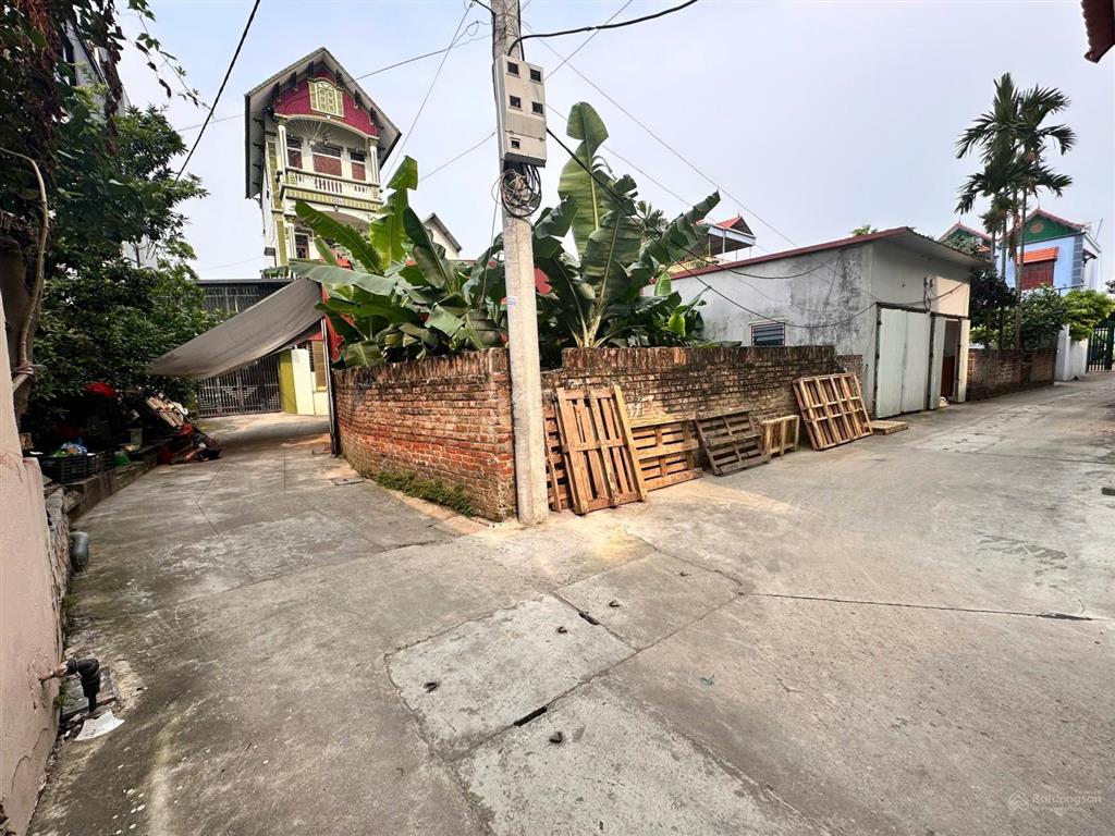 Lô góc 2 mặt đường ô tô 7 chỗ vào đất do thượng tiền phong mê linh