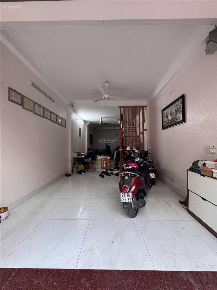 Chị gái em cần bán căn nhà phân lô vỉa hè kinh doanh hàng bè mậu lương giá 14ty85 ctl