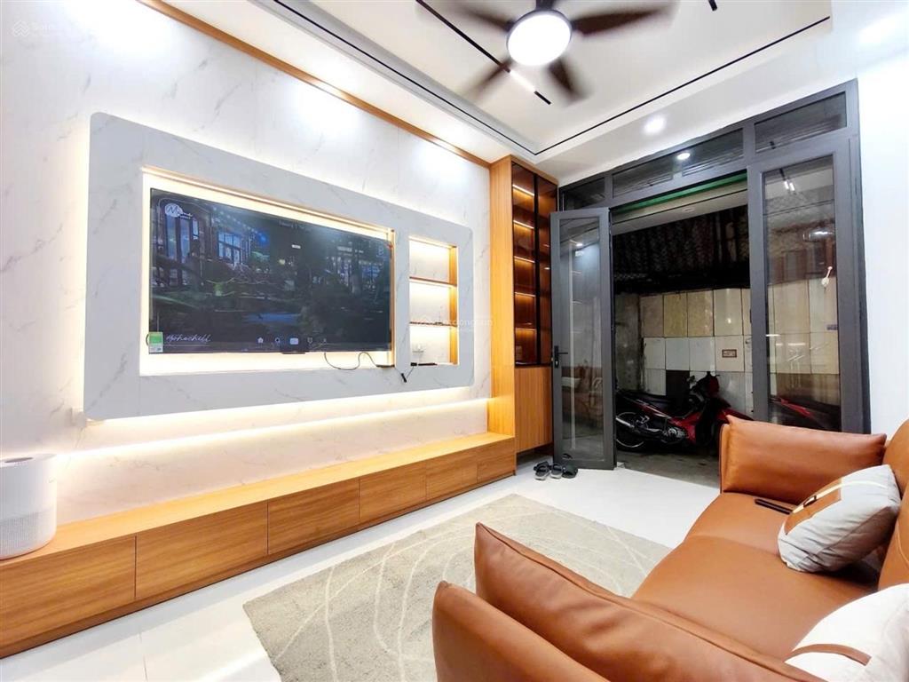 8.95 tỷ nhà phố lò đúc/ 3 ngủ/ không qh