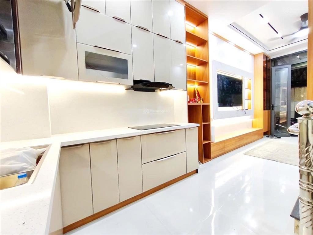 8.95 tỷ nhà phố lò đúc/ 3 ngủ/ không qh