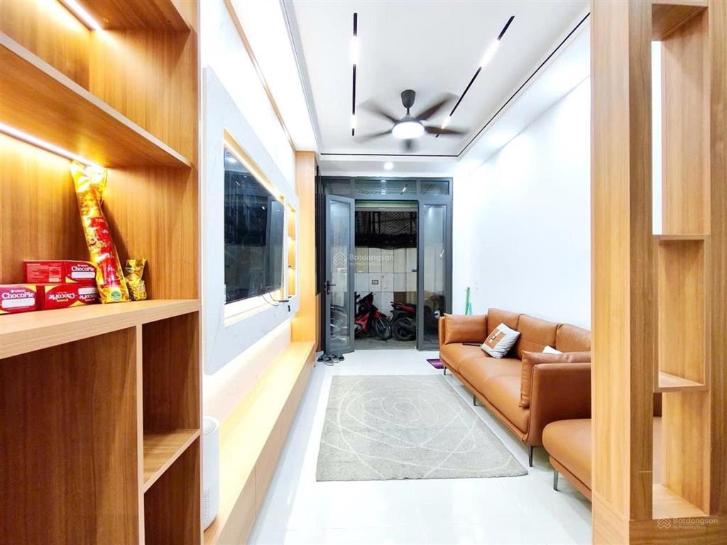 8.95 tỷ nhà phố lò đúc/ 3 ngủ/ không qh