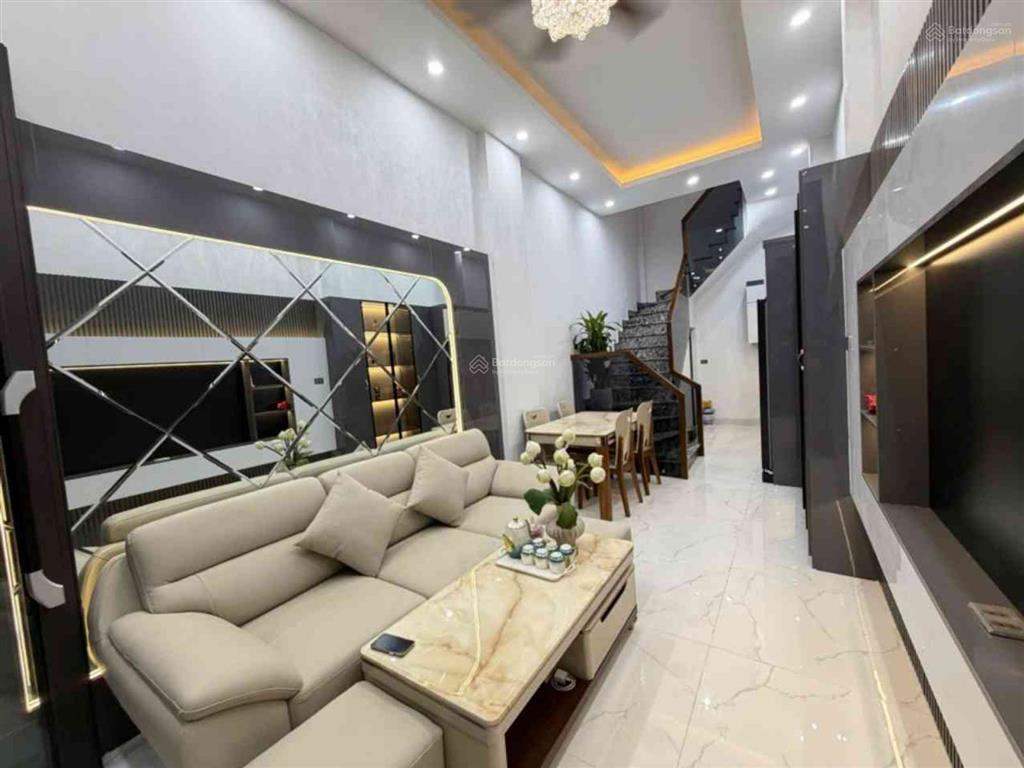 Nhà phố bạch mai/ 3 pn/ 1 thờ/ kd/ ngõ thông/ 5m ra ô tô/ không qh/ 11.8 tỷ