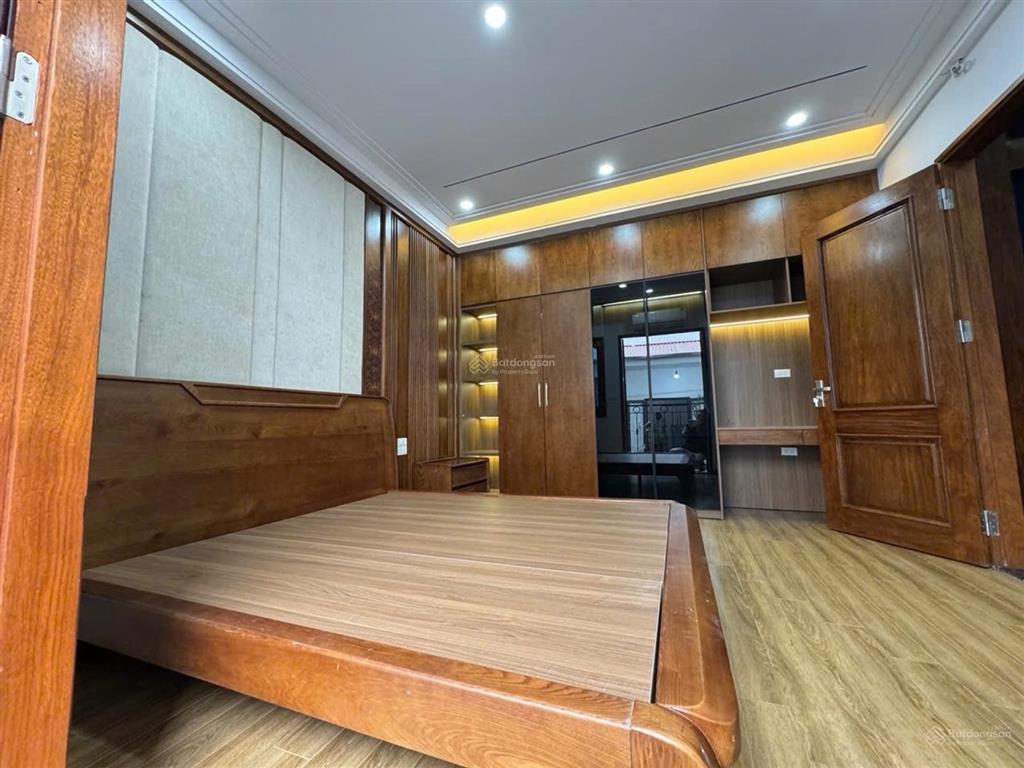 Bán nhà 7 tầng thang máy phố lê văn hưu, sát mặt phố, 14 tỷ