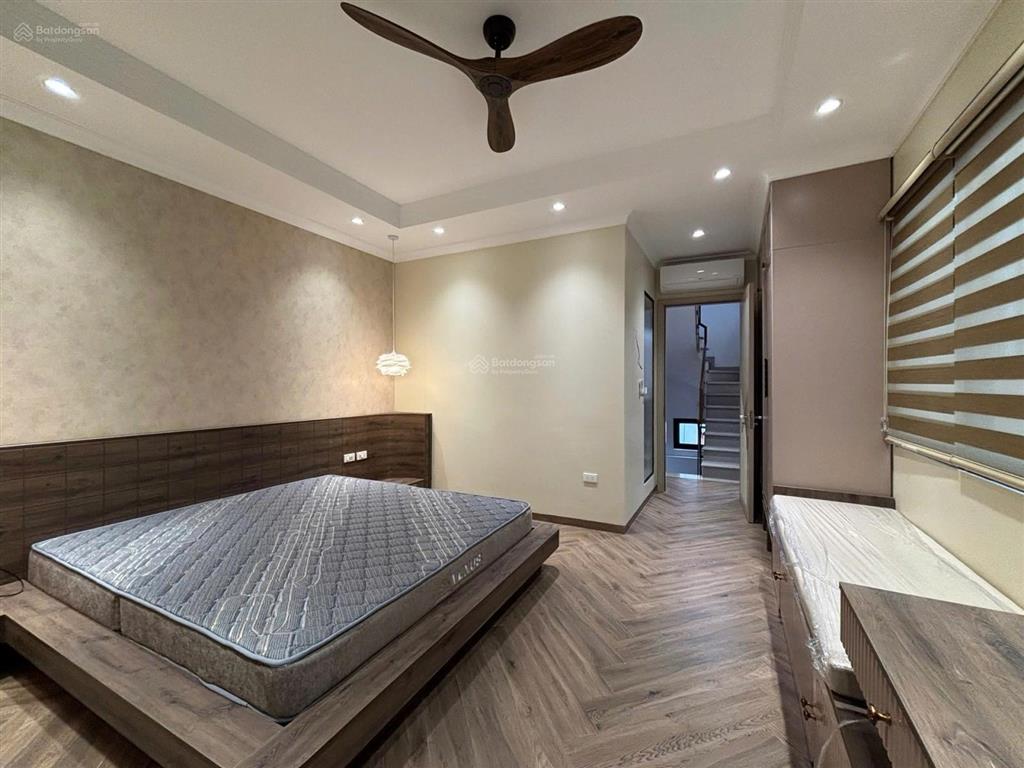 Bán nhà 7 tầng thang máy phố lê văn hưu, sát mặt phố, 14 tỷ