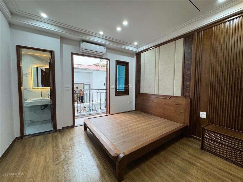 Bán nhà 7 tầng thang máy phố lê văn hưu, sát mặt phố, 14 tỷ