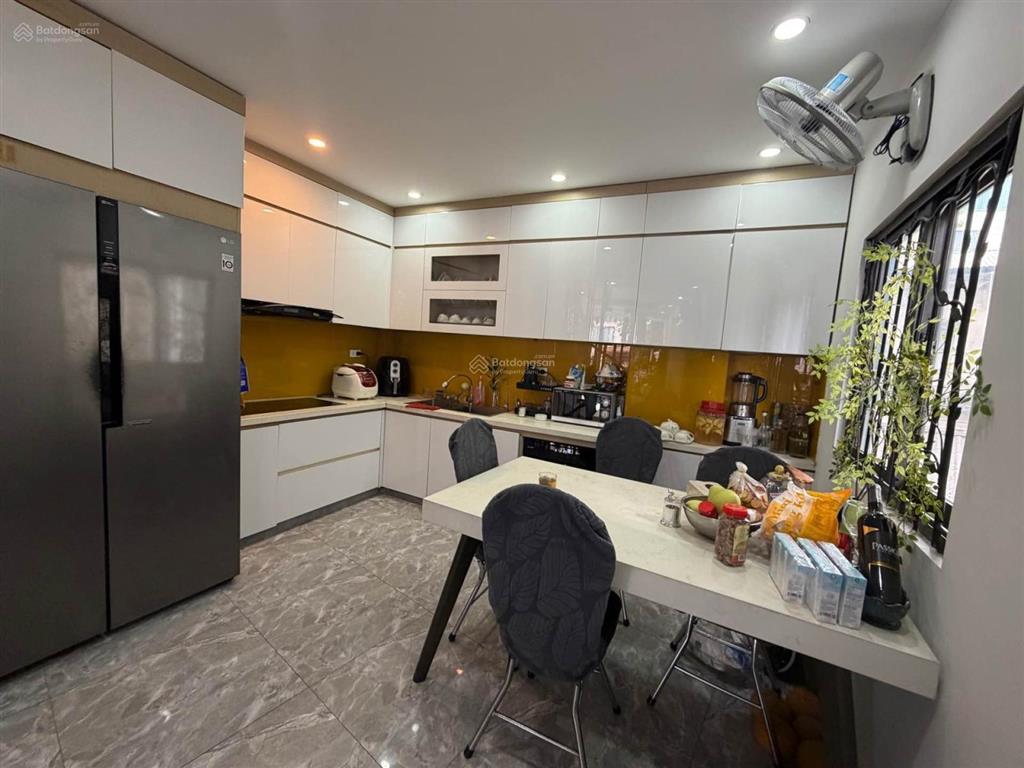 **14,3 tỷ lô góc view hồ gara ô tô kinh doanh tốt ngọc lâm