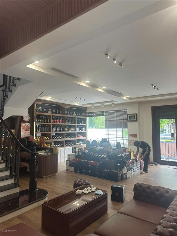 Cần chuyển đổi nhanh căn song lập đã hoàn thiện đẹp, trên trục đường lớn 30m. 0963 151 ***.