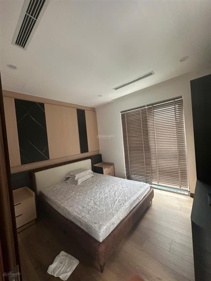 Cần chuyển đổi nhanh căn song lập đã hoàn thiện đẹp, trên trục đường lớn 30m. 0963 151 ***.