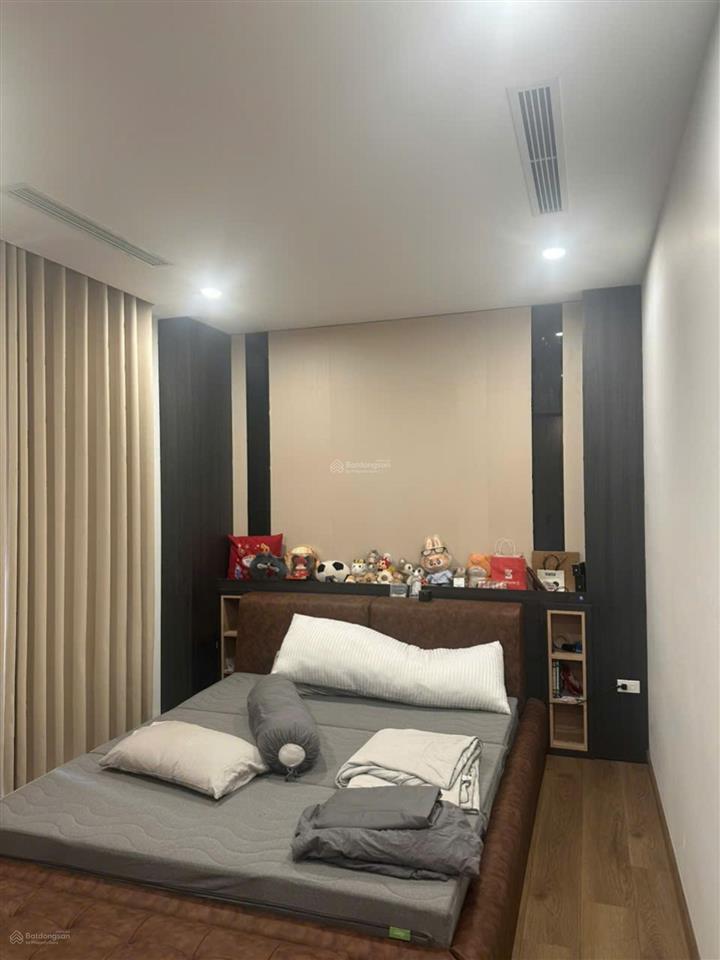Cần chuyển đổi nhanh căn song lập đã hoàn thiện đẹp, trên trục đường lớn 30m. 0963 151 ***.