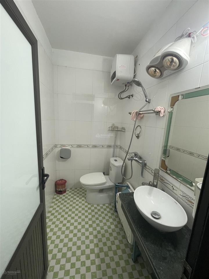 Cho thuê nhà mặt đường chùa hàng, gần hồ lâm tường, vỉa hè rộng, vừa ở vừa kinh doanh