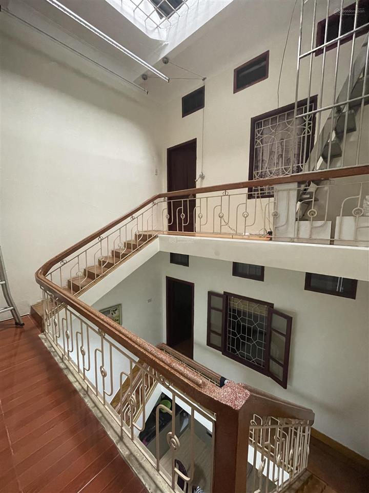 Cho thuê nhà mặt đường chùa hàng, gần hồ lâm tường, vỉa hè rộng, vừa ở vừa kinh doanh