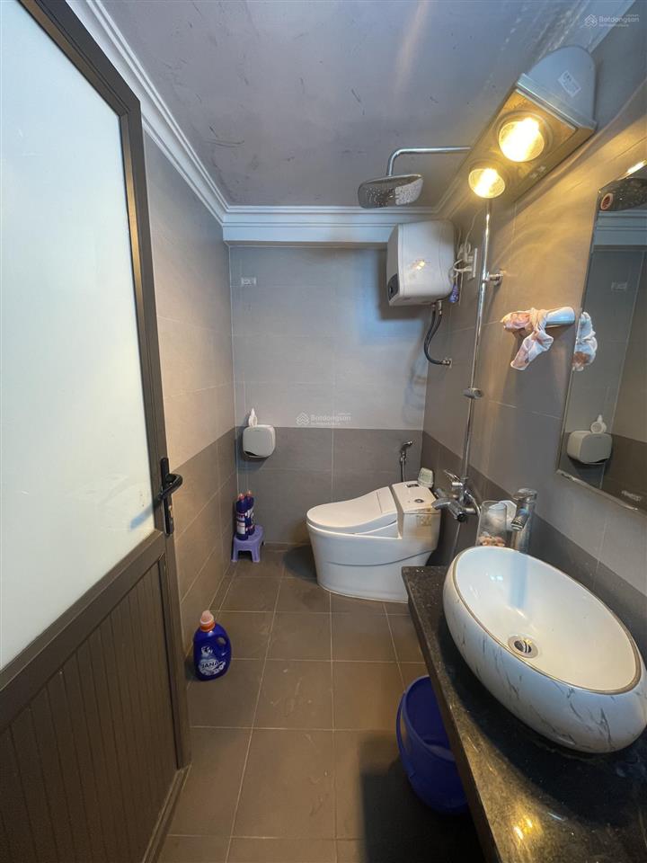 Cho thuê nhà mặt đường chùa hàng, gần hồ lâm tường, vỉa hè rộng, vừa ở vừa kinh doanh