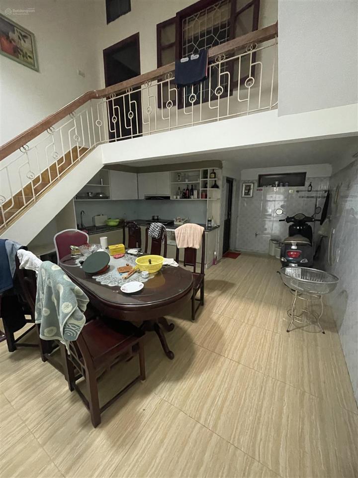 Cho thuê nhà mặt đường chùa hàng, gần hồ lâm tường, vỉa hè rộng, vừa ở vừa kinh doanh