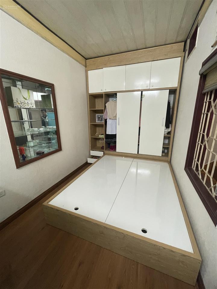 Cho thuê nhà mặt đường chùa hàng, gần hồ lâm tường, vỉa hè rộng, vừa ở vừa kinh doanh