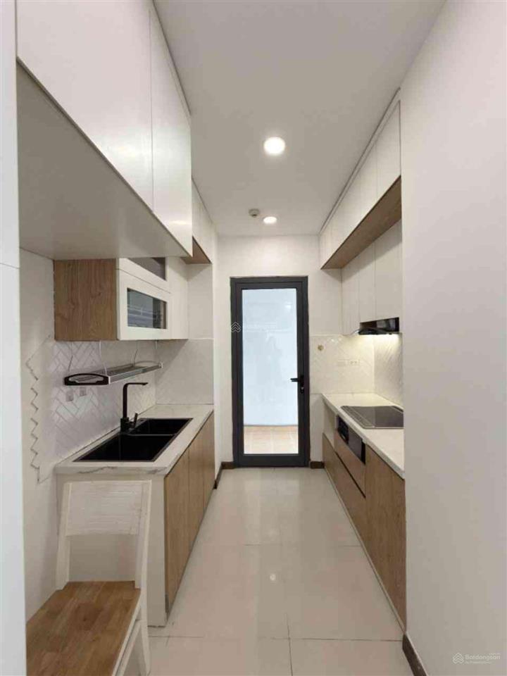 Cần bán gấp căn hộ chung cư ecogreen city, vị trí đẹp có logia, nội thất cơ bản, giá tốt chỉ 6.19tỷ