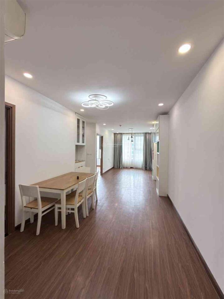Cần bán gấp căn hộ chung cư ecogreen city, vị trí đẹp có logia, nội thất cơ bản, giá tốt chỉ 6.19tỷ