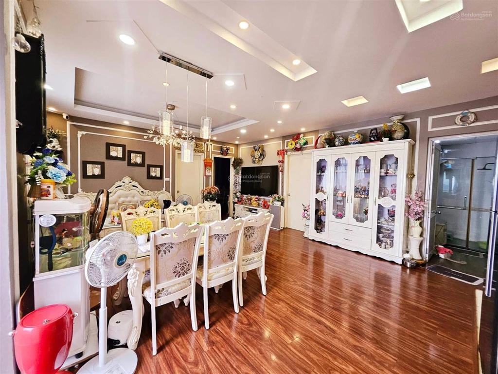 Bán căn hộ chung cư licogi 12 số 21 đại từ . diện tích 110m2 gồm 3 ngủ . giá 7,** tỷ