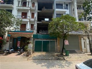 Bán nhà phân lô quân đội  mặt tiền quyền lực  vỉa hè đá bóng. nhanh nhé ạ