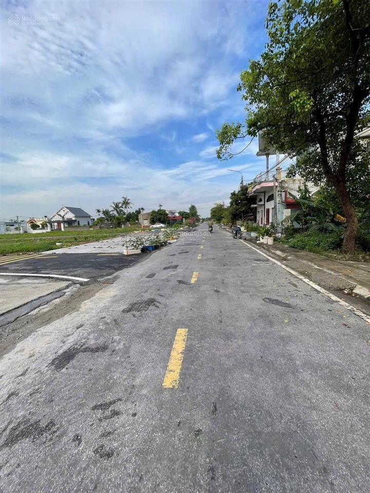 Siêu phẩm đất đồ sơn, đường nhựa 4,5m, 2 ô tô tránh nhau, mà giá chỉ 890 triệu