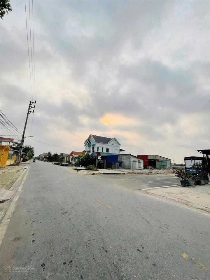 Siêu phẩm đất đồ sơn, đường nhựa 4,5m, 2 ô tô tránh nhau, mà giá chỉ 890 triệu