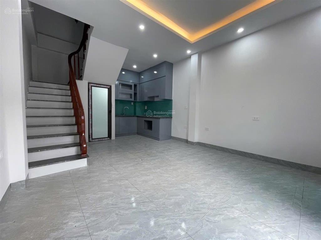 Bán nhà vân côn 30 m2 nhà 5 tầng giá 2,5 tỷ