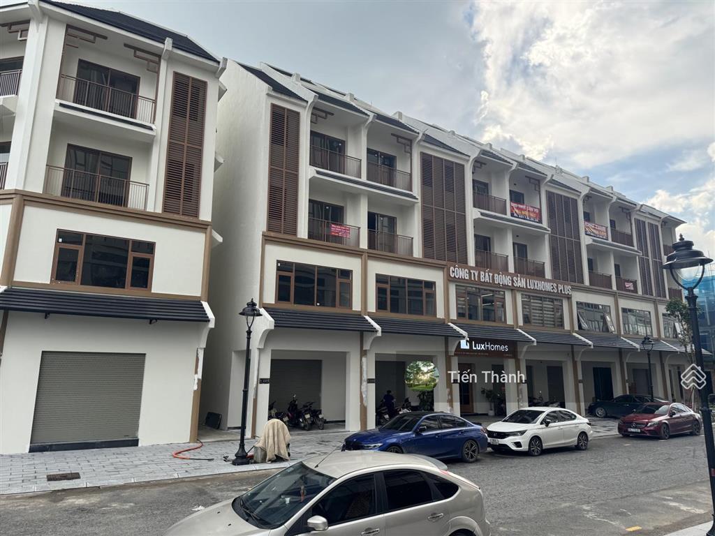 Shophouse đôi (180m2)  mặt tiền 10mđối diện sảnh chung cư wisteria (1000 ch)hinode royal park