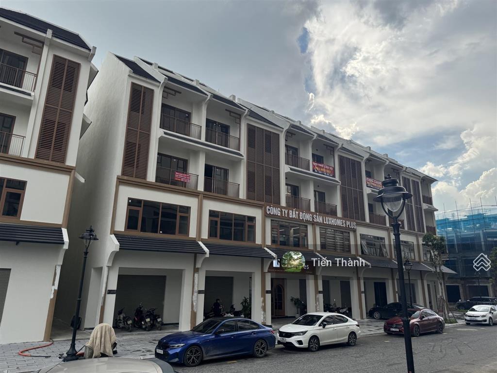 Shophouse đôi (180m2)  mặt tiền 10mđối diện sảnh chung cư wisteria (1000 ch)hinode royal park