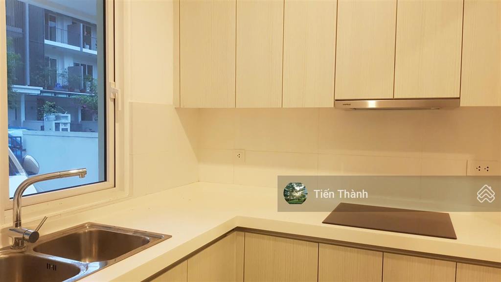 Chuyển nhượng liền kề evelyne parkcity hà nội  diện tích 120m2 x 3 tầng, sổ đỏ chính chủ, giá tốt