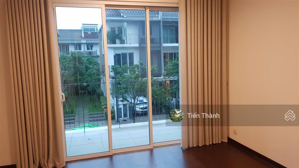 Chuyển nhượng liền kề evelyne parkcity hà nội  diện tích 120m2 x 3 tầng, sổ đỏ chính chủ, giá tốt