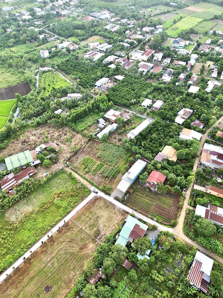 Cơ hội sở hữu hơn 500m² với 180m² thổ cư, sổ riêng nằm giữa lòng khu dân cư mà giá mềm xèo 2tx