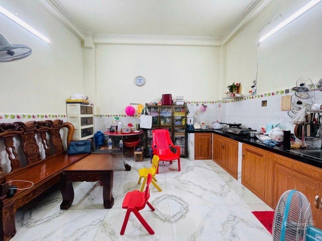 Hương lộ 2  sát mã lò  gần bv bình tân  hxh 8m thông  3 tầng  (4.5x17m)  4pn  chỉ 7.8 tỷ