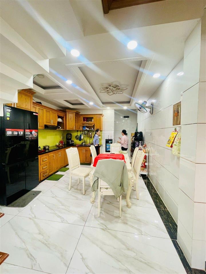 Nhà 5 tầng mới  lê văn quới (4x18m) 4pn  hẻm 6m thẳng 1 trục  gần ngã tư 4 xã  chỉ  8.05 tỷ